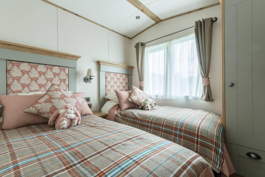 The Warren Villa South Cerney Eksteriør billede